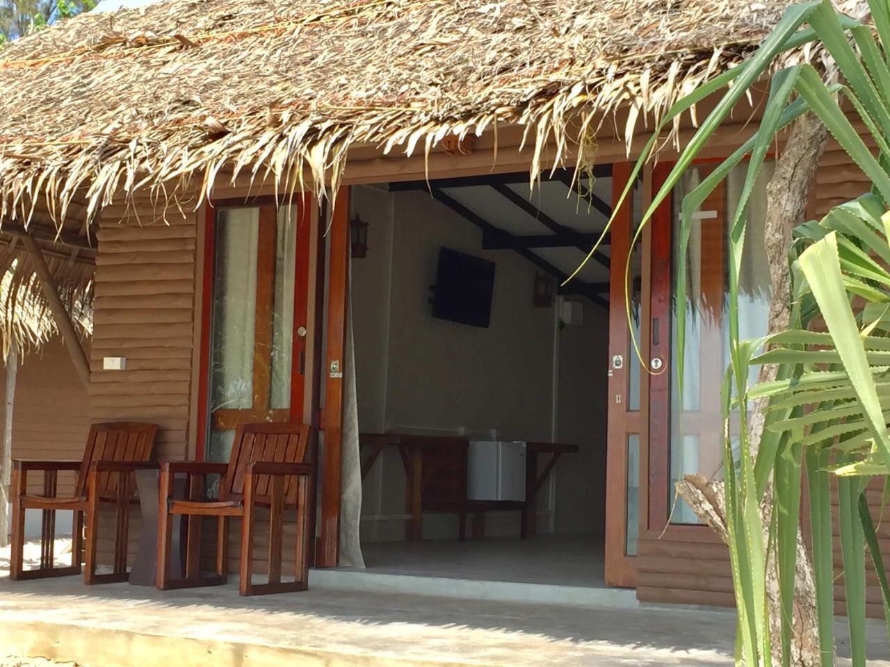 Ailay Hotel Koh Phayam Exterior photo